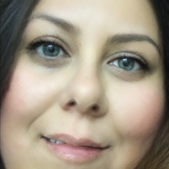 Meet your Posher, Cristina - Picture 1 of 1